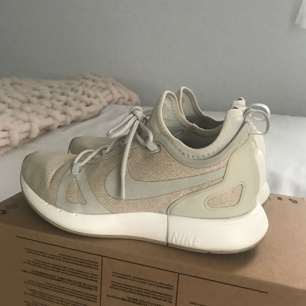 Nike Duel Racer Size 7.5